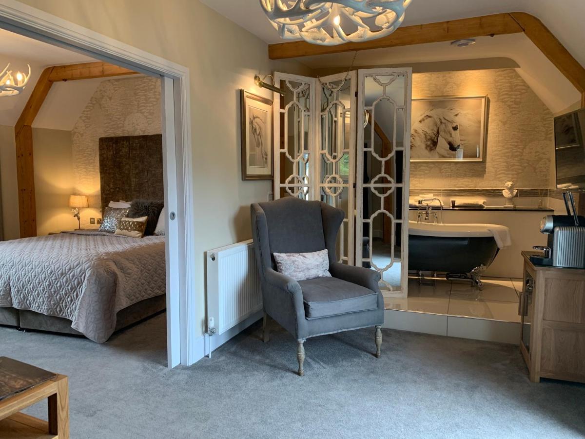 The Wheatsheaf Hotel, Sandbach Extérieur photo A suite at The Swan