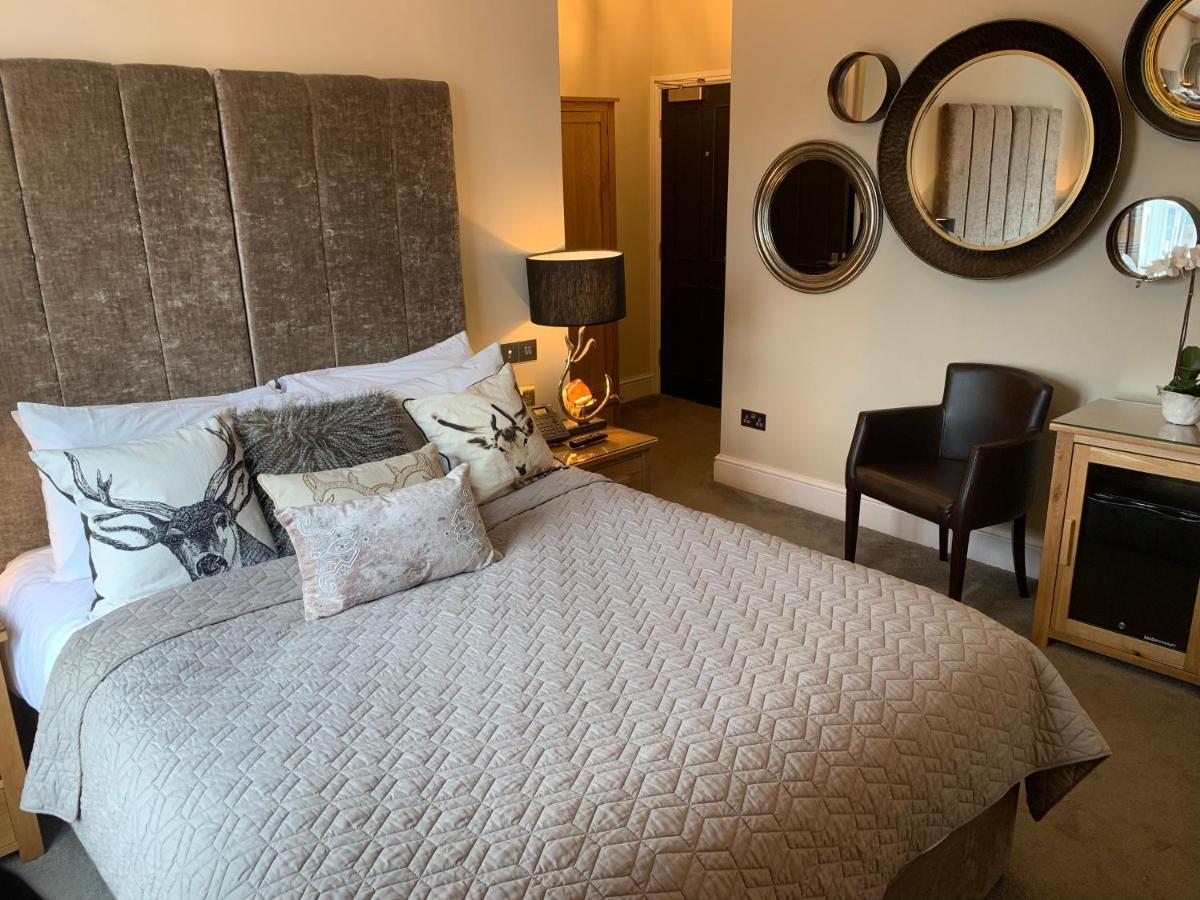 The Wheatsheaf Hotel, Sandbach Extérieur photo