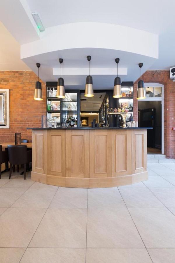 The Wheatsheaf Hotel, Sandbach Extérieur photo The bar at the restaurant