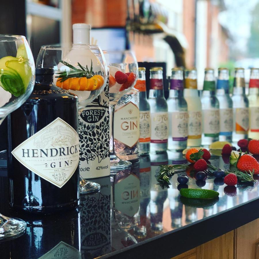 The Wheatsheaf Hotel, Sandbach Extérieur photo Hendrick's Gin