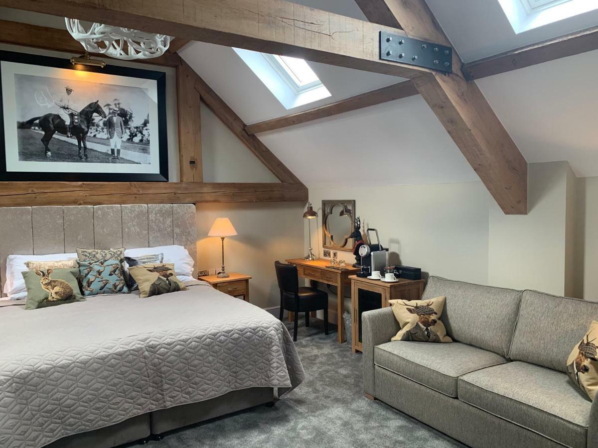 The Wheatsheaf Hotel, Sandbach Extérieur photo The Old Post Office, Wye Valley
